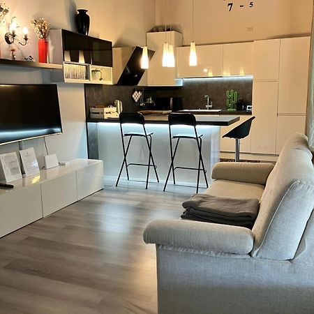 Benvenuti In Casa Peluca! Apartment เมสเตร ภายนอก รูปภาพ