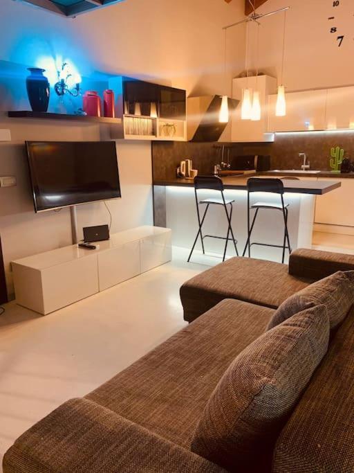 Benvenuti In Casa Peluca! Apartment เมสเตร ภายนอก รูปภาพ