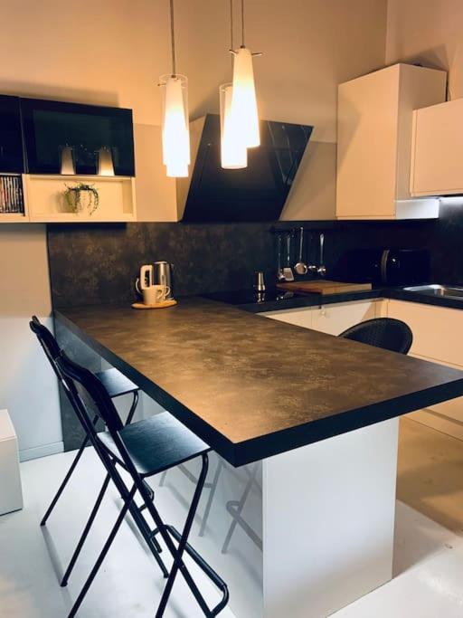 Benvenuti In Casa Peluca! Apartment เมสเตร ภายนอก รูปภาพ