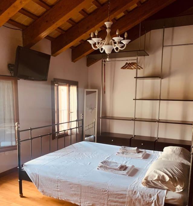 Benvenuti In Casa Peluca! Apartment เมสเตร ภายนอก รูปภาพ