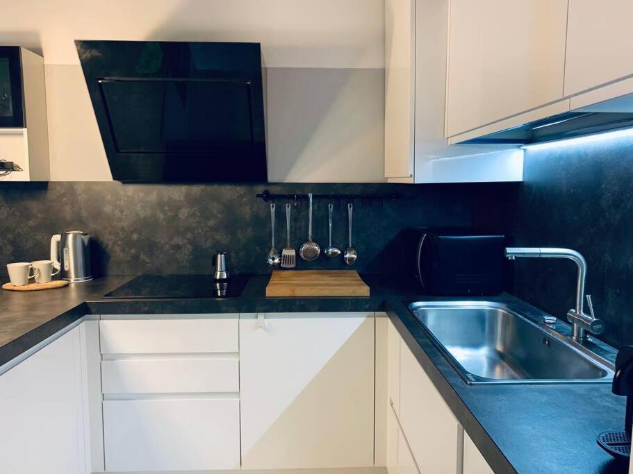 Benvenuti In Casa Peluca! Apartment เมสเตร ภายนอก รูปภาพ