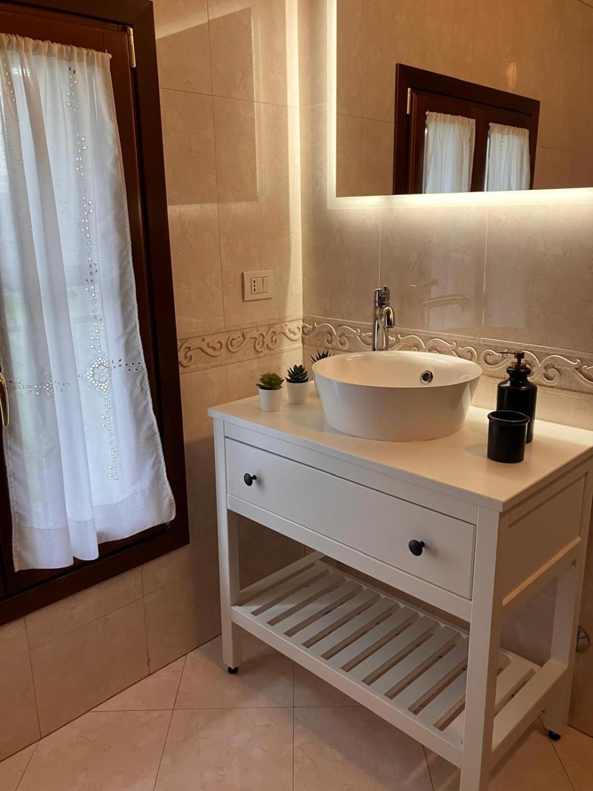 Benvenuti In Casa Peluca! Apartment เมสเตร ภายนอก รูปภาพ